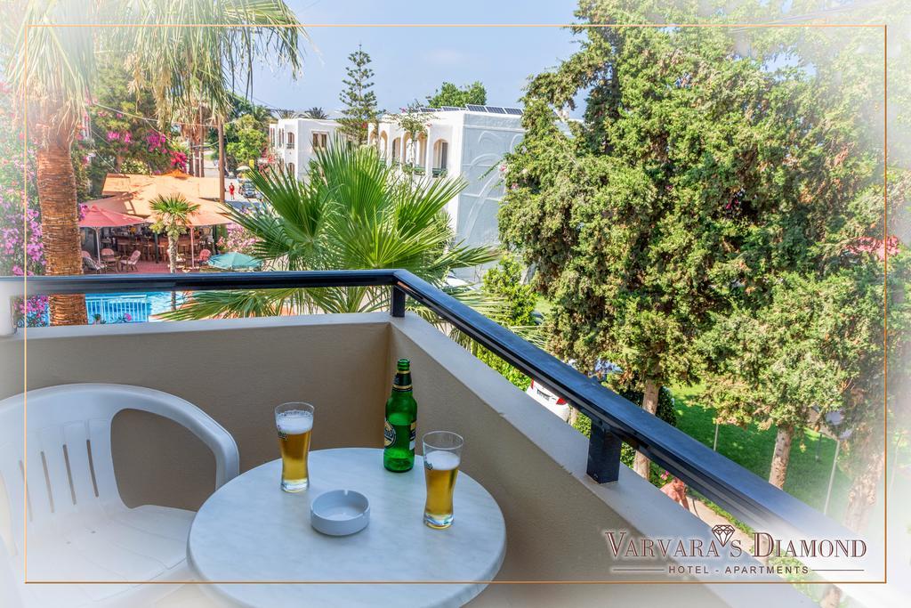 بلاتانيز Varvaras Diamond Hotel الغرفة الصورة